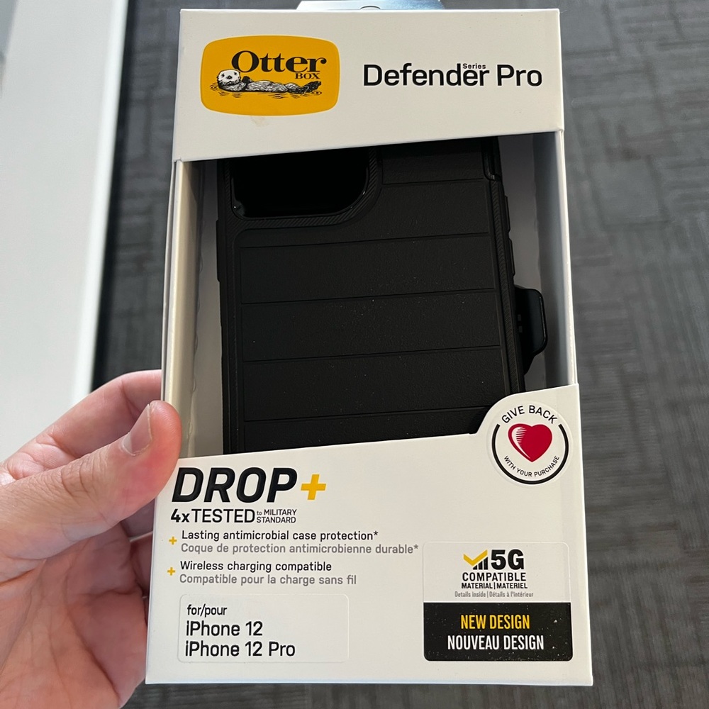 BLACK DEFENDER PRO OTTERBOX UNOPENED